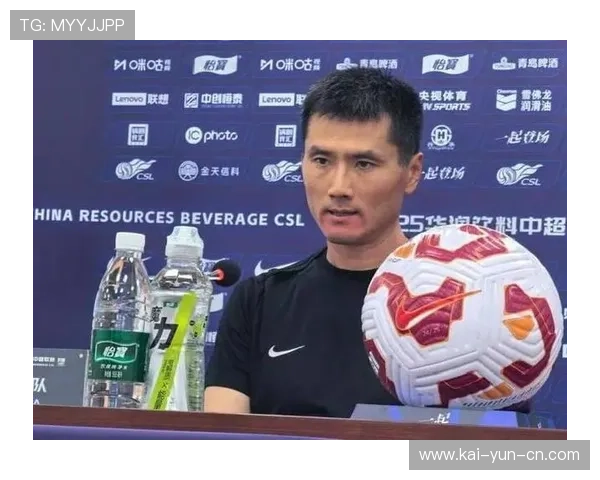 郑智出任青岛西海岸主帅,与邵佳一、陈涛组成教练团队。 郑智出任青岛西海岸主帅,与邵佳一、陈涛组成教练团队。